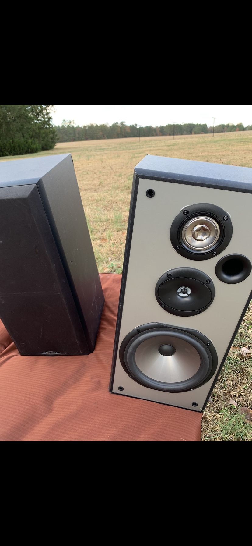 Audio Floor Speakers 