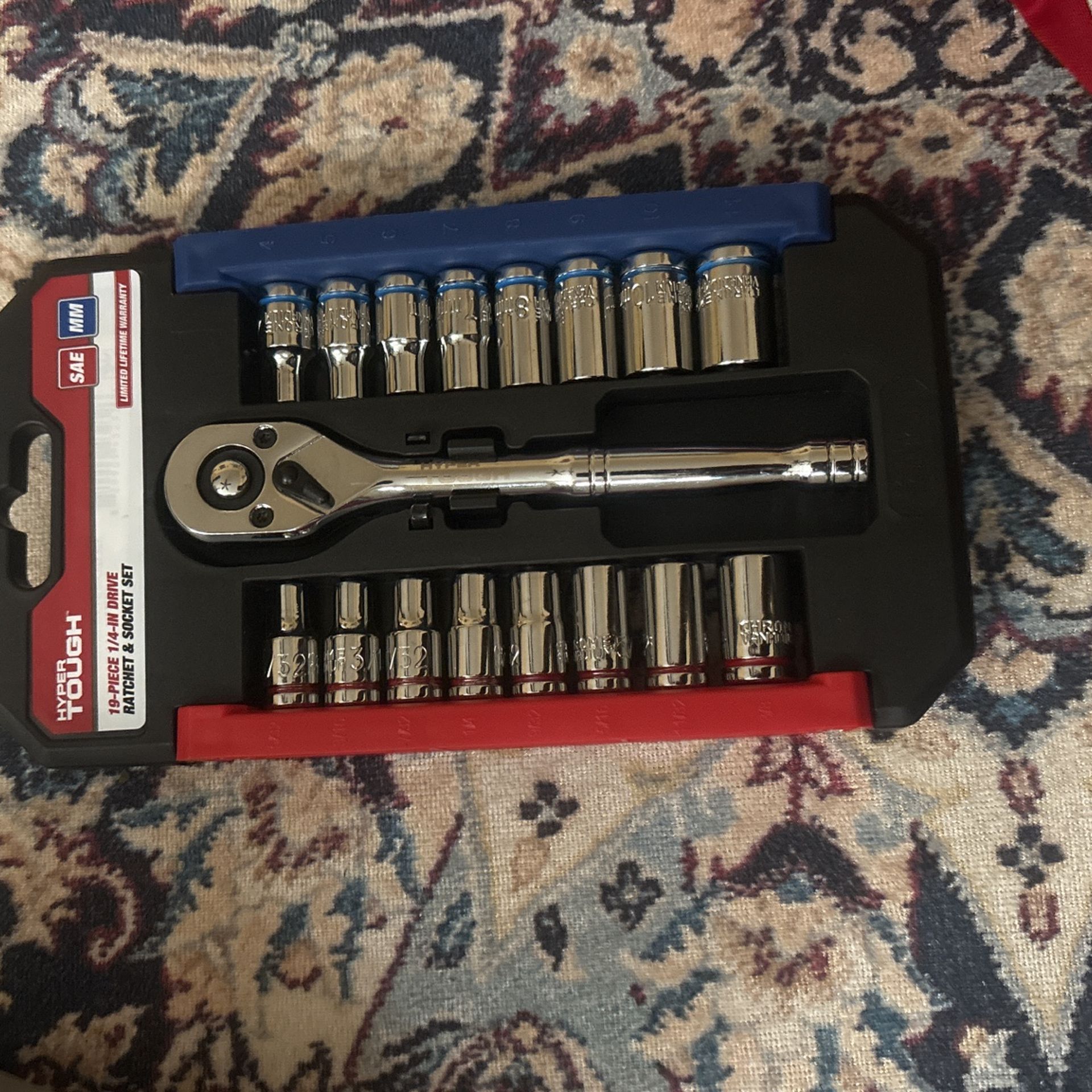 19 Piece 1/4 In Drive Ratchet And Socket Set
