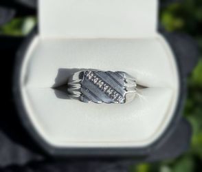 Jewelry 10k solid white gold diamonds 0.05CTW ring sz 10.0