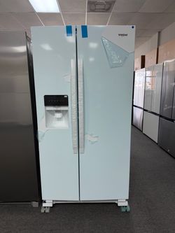 Refrigerator side by side