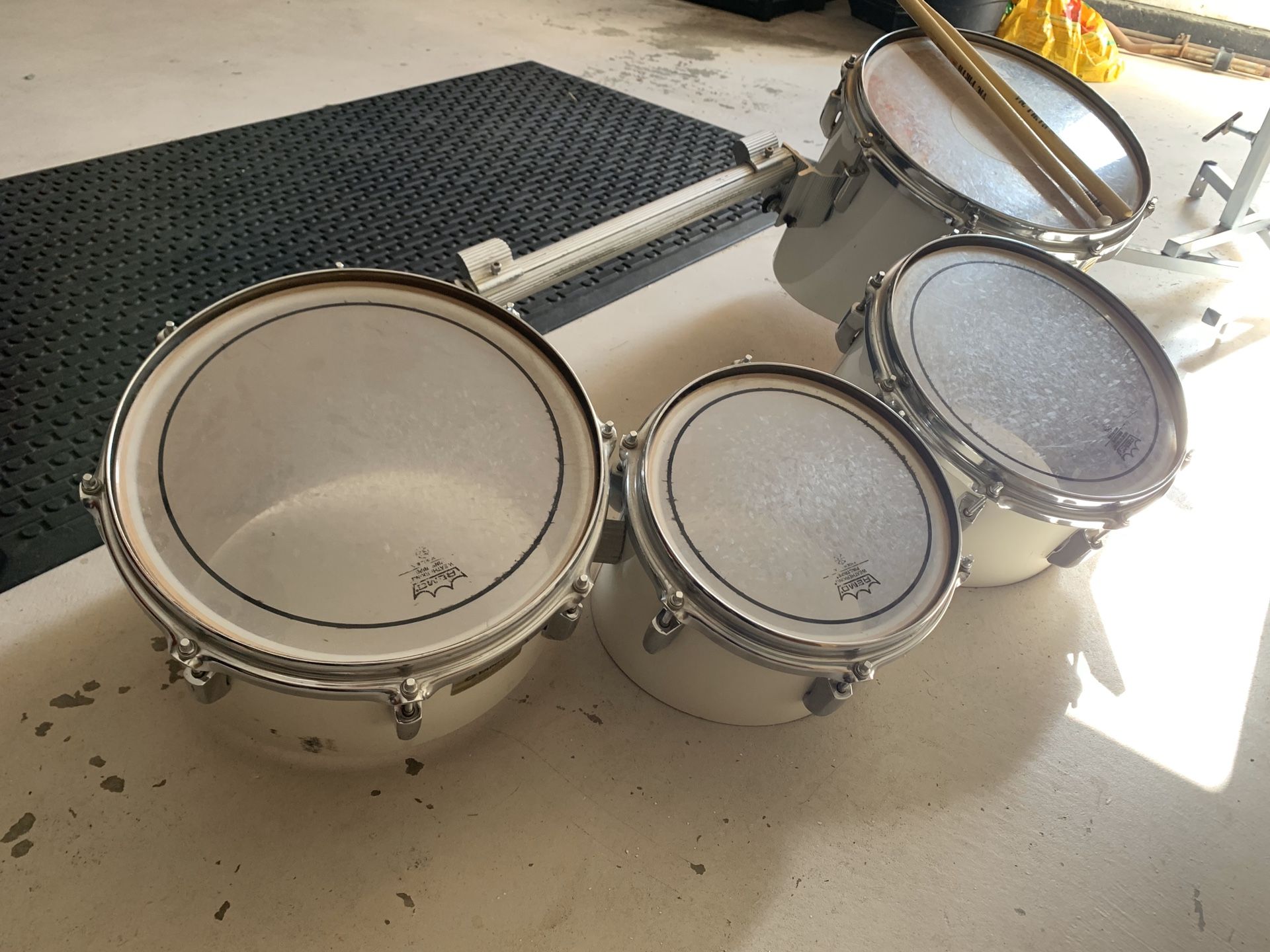 Yamaha Quad Drums with Remo Heads and custom stand (drum sticks