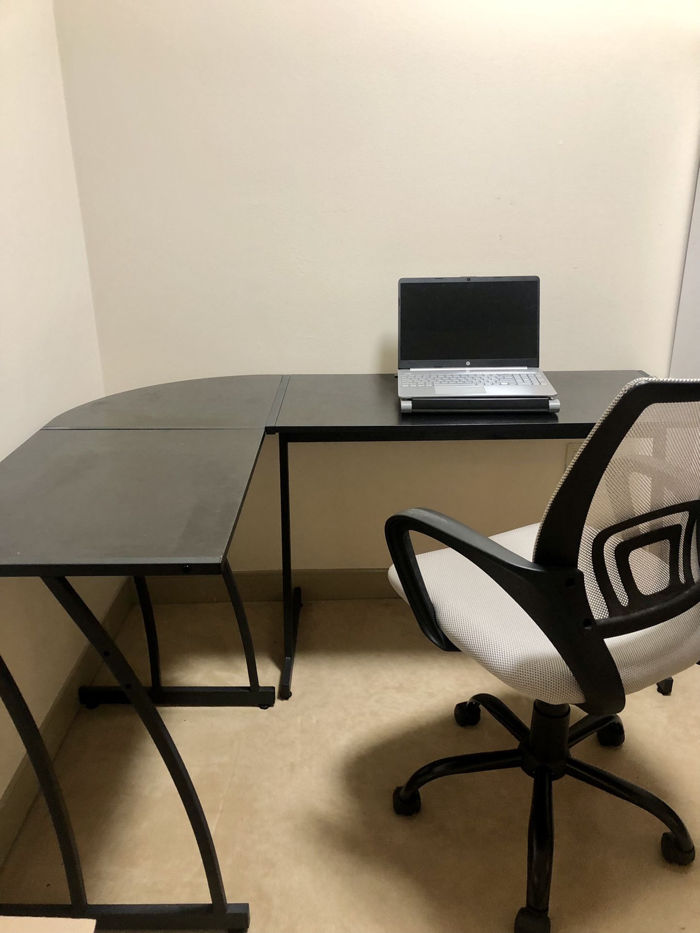 Full Computer Desk With Chair 