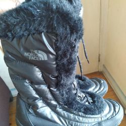 Womens North Face Snow Boots (Size 8.5)