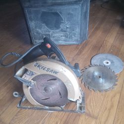 Circular Saw With Case And Extra Blades