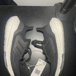 Ultra boost 2021 white black size 5
