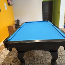 8-foot pool Table With 2 Sets of billiard balls, cues, racks