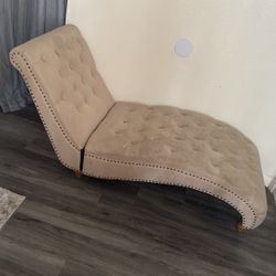 Tufted Chaise