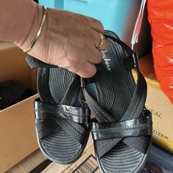 Pre Owner Muchos Zapatos 6.5, 7,7.5,10,9.5,10.5 SALE. $1 ,$2,$5 🍀