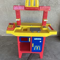 NEW NRFB VINTAGE 2002 MCDONALDS DRIVE THRU PLAYSET