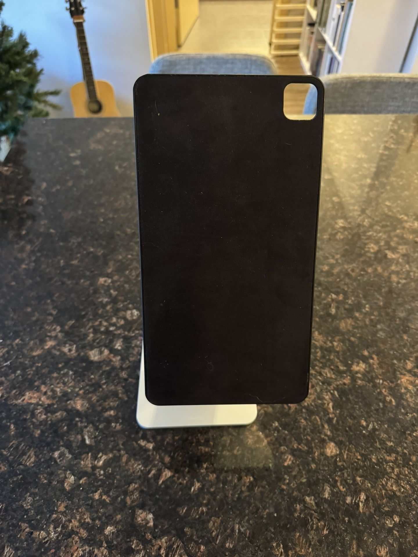 MagFlott iPad Stand