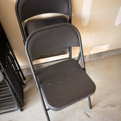 10 Folding Chairs – Great Condition