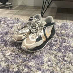 Size 10 kobe basketball shoes 