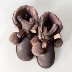 Mauve Rose Gold Fur Inlined Boots Girl Size 3 Pom Pom Bow pink Purple Glitter