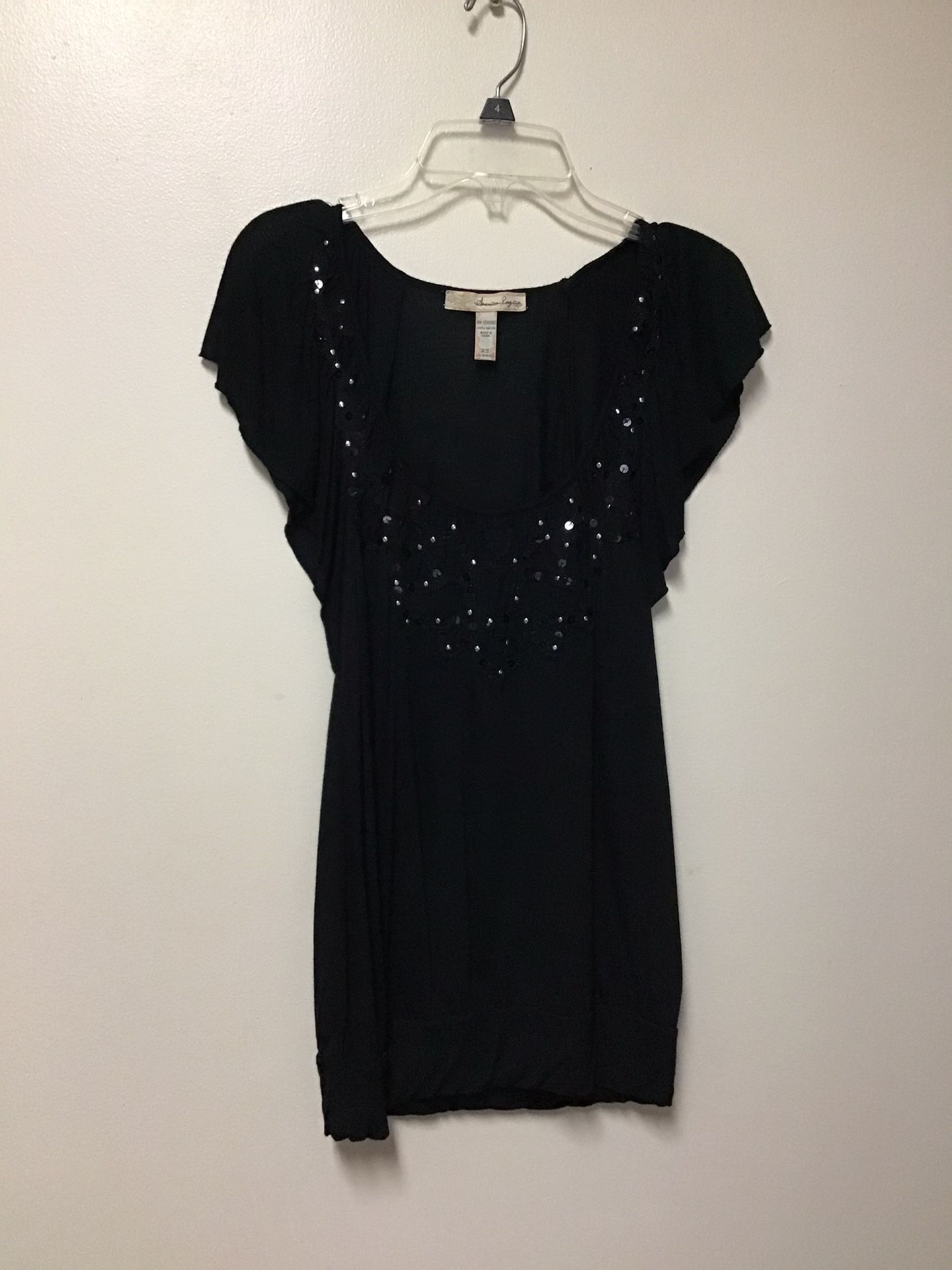 Junior’s AMERICAN RAG 100% rayon black sequin pull over cap sleeve top… Size-XS