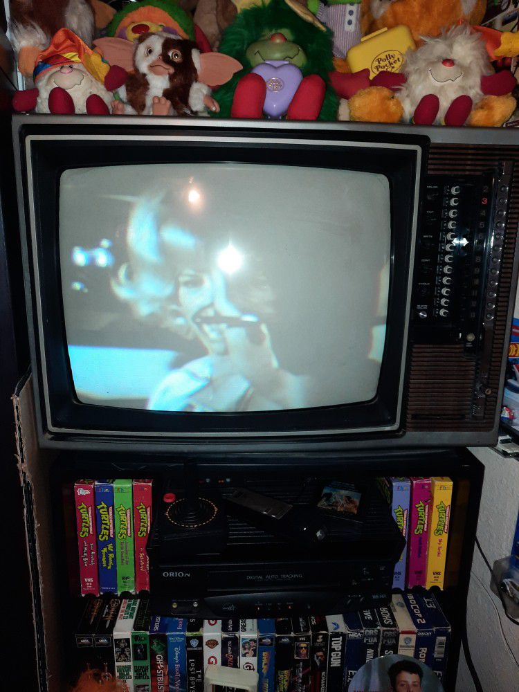 Vintage 1978 Sears 19" TV With Remote 