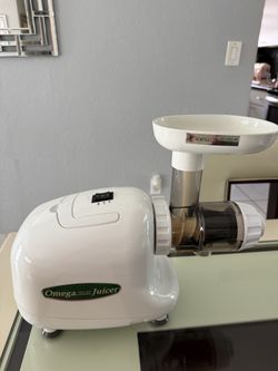 Omega Fruit and Vegetable Juicer