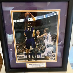 Kobe Bryant Signed Photo Framed PSA/DNA AUTHENTIC 