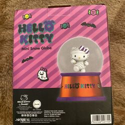 Hello Kitty Snow Globe 