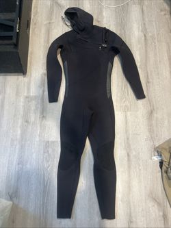 Need Essentials Wetsuit 5/4 Hooded Size Small