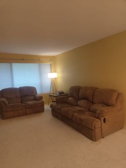 Recliner couch set