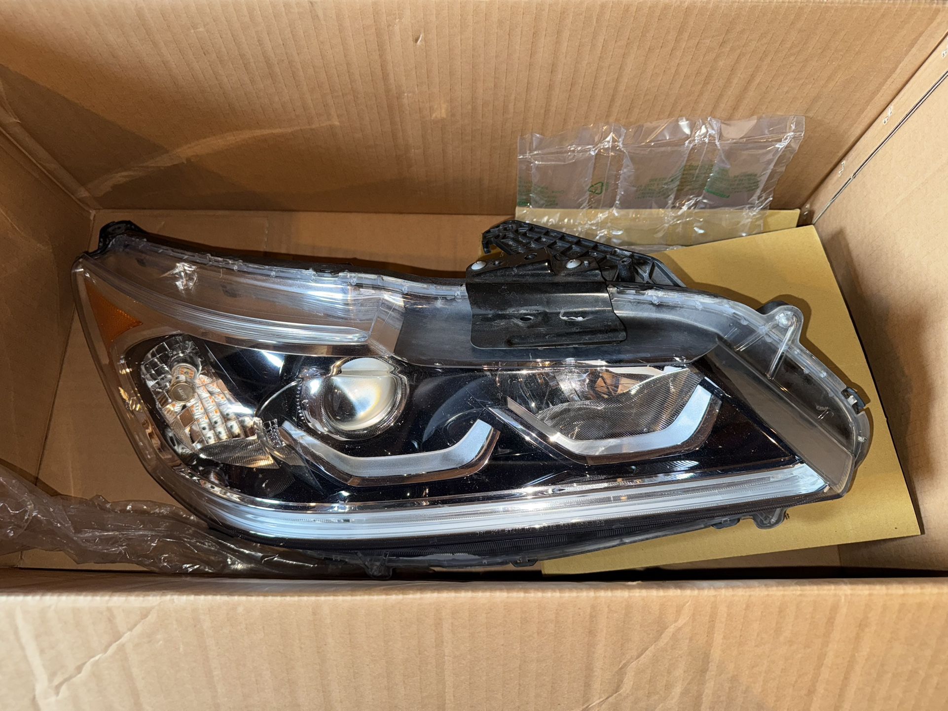 2017 Honda Accord Passenger Side Headlight