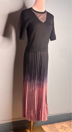 Size M Black Ombre Pleated Midi Dress