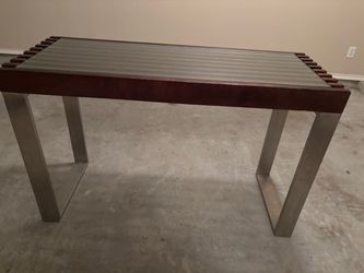 Entry table / desk