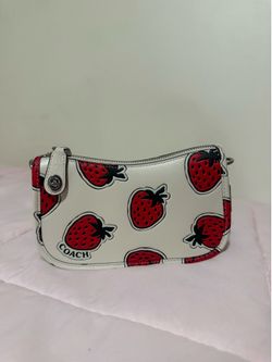 Coach Swinger Bag 20 With Strawberry Print