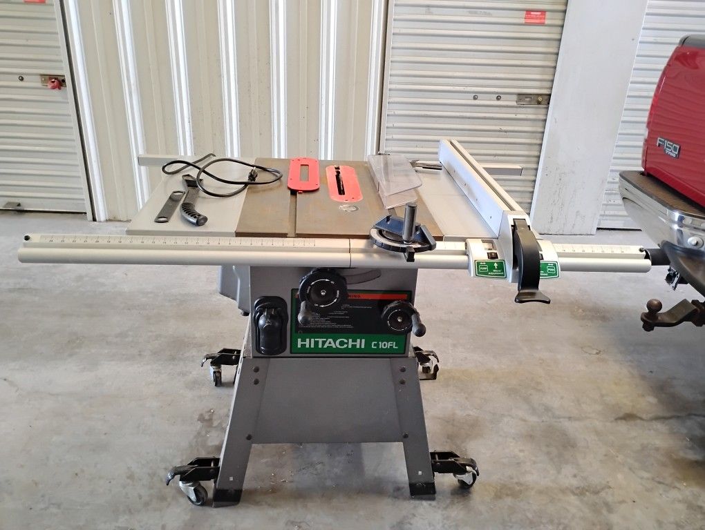 Hitachi C 10FL, 10-in. 15-Amp, 120-Volt Table Saw. Very low hours.