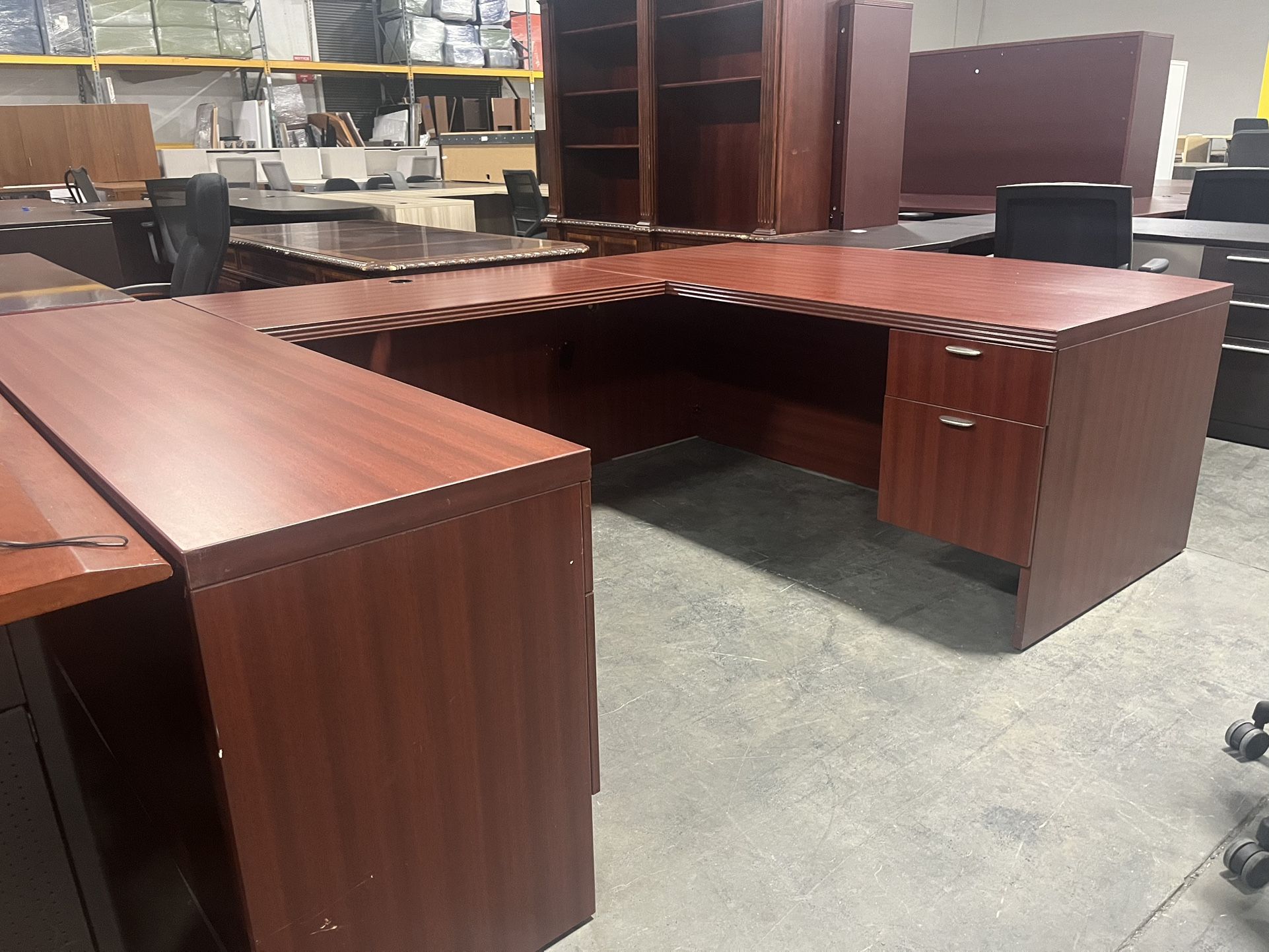 Tons Of Pre-owed Desks Great Prices