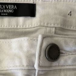 Vera Wang White Mid Rise Capri Jeans Size 4