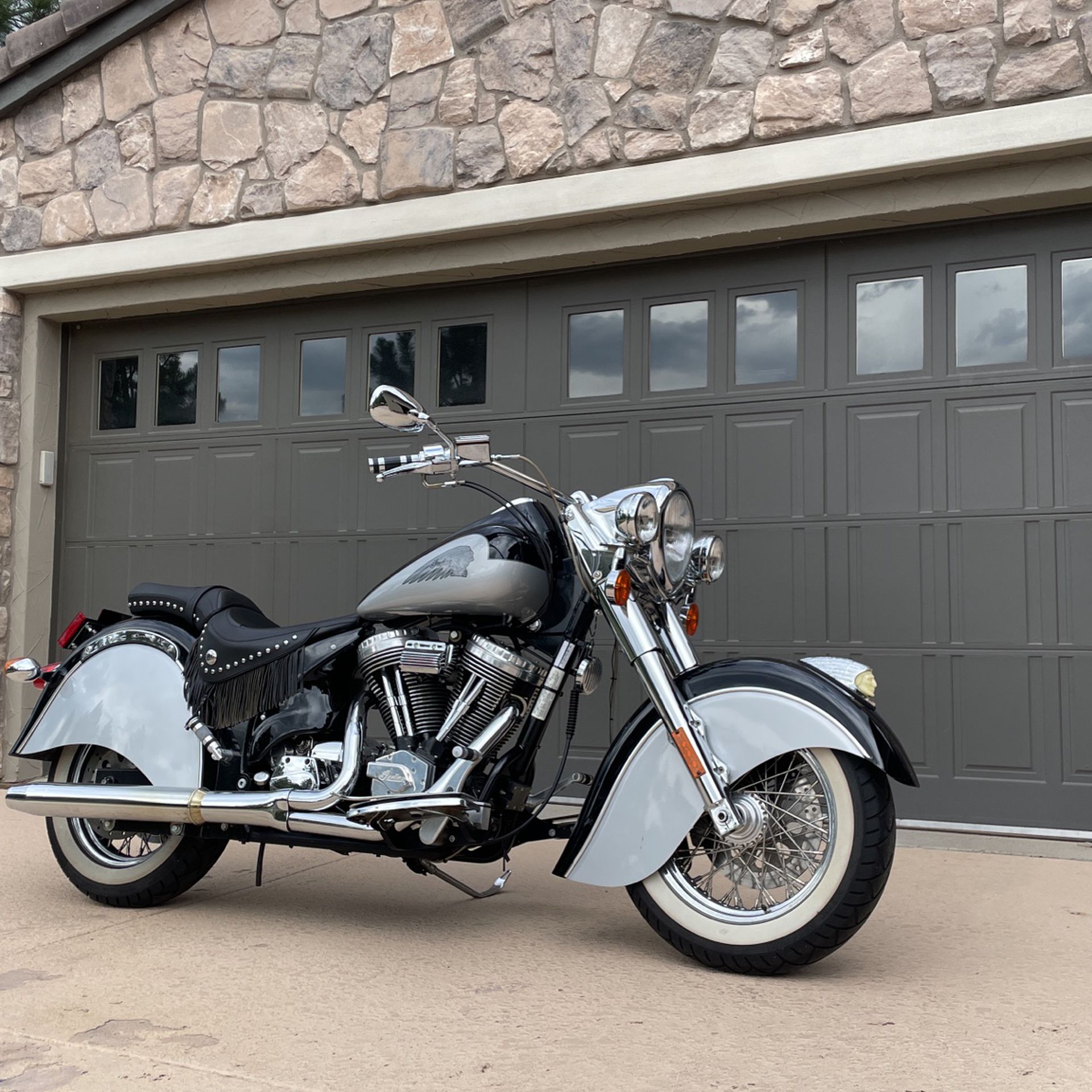 2002 Black/Silver Indian Chief Deluxe One Family Owned