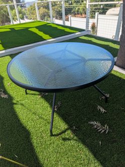 Black round 4' glass table