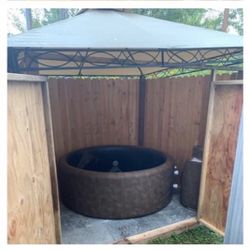 Evergreen Hot tub 300gallon