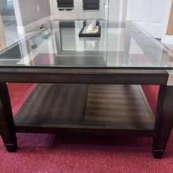 Coffe table (Rooms to go)