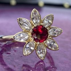 $550 Yellow Gold W Zirconia Flower Ring