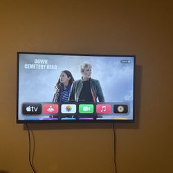 VIZIO 42 Inch SmartTV With Mount