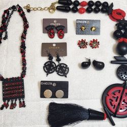 18 Pieces Of Jewelry Marked Chico's