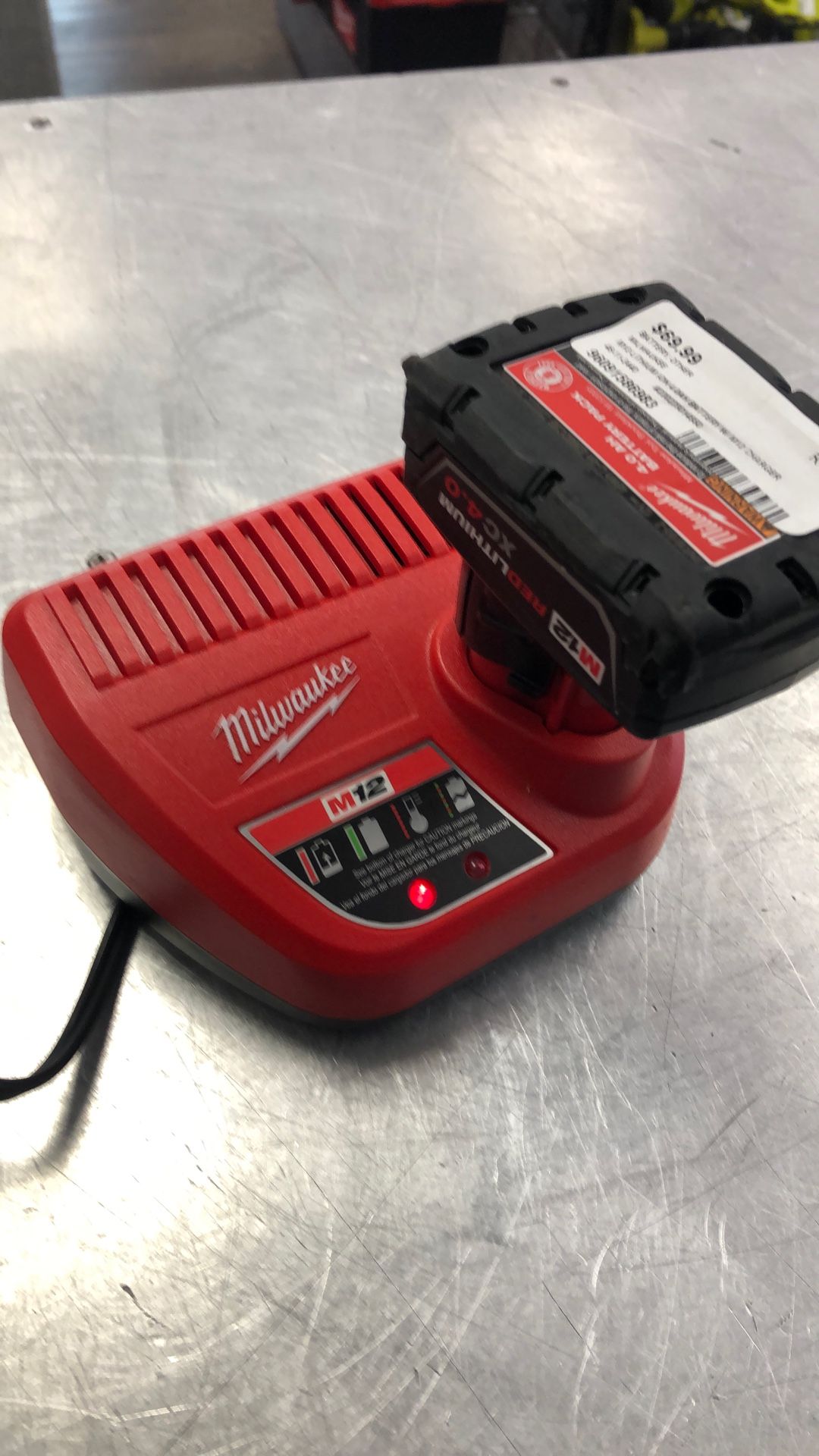 96091 Milwaukee 48-11-2440 12v Lithium Ion 4.0ah Battery & Charger 586983