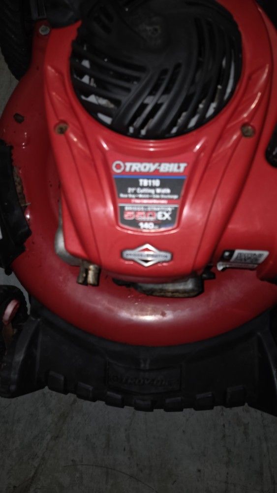 Lawnmower Just Serviced With Bag And Briggs And Stratton Motor