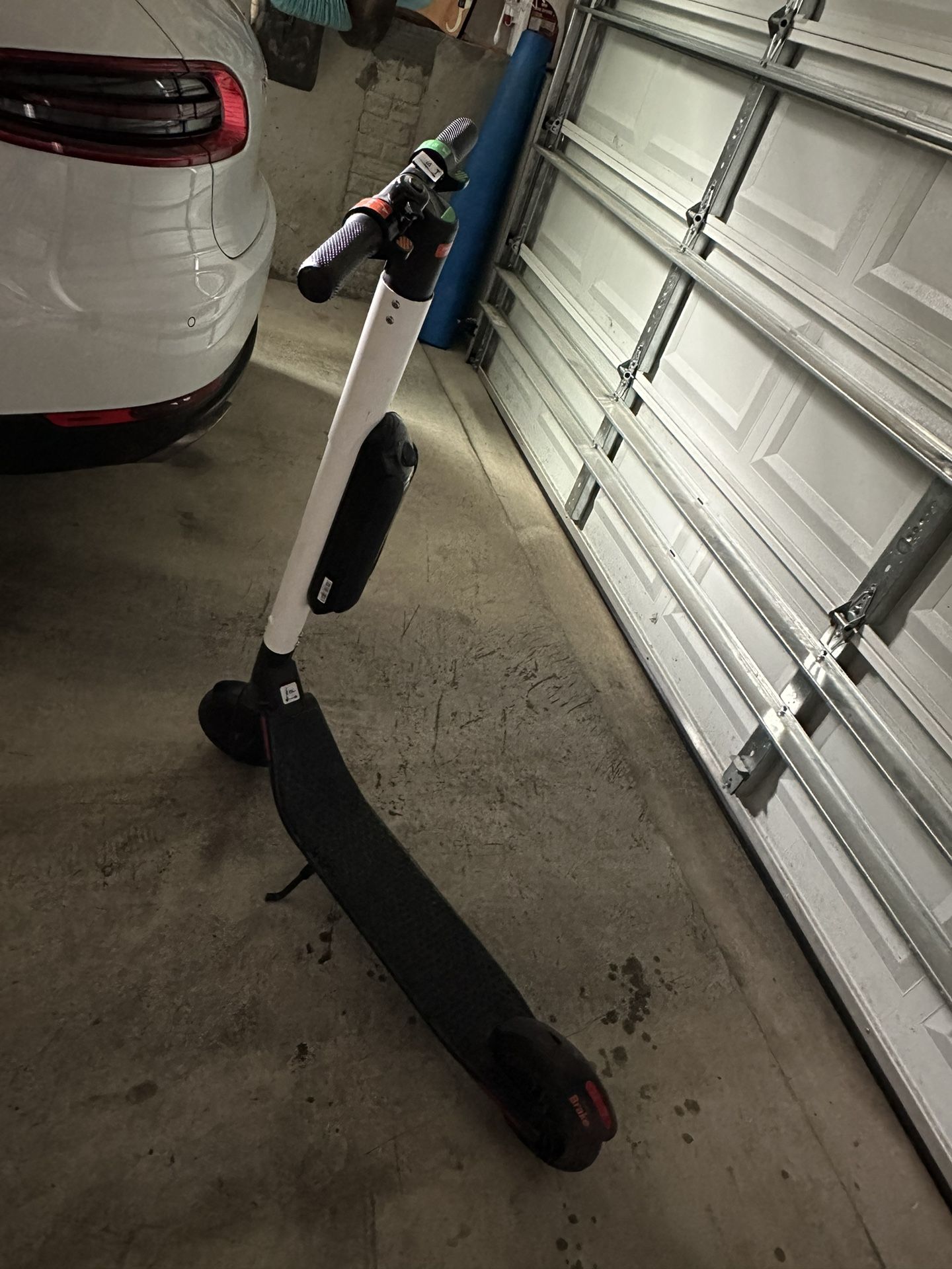 Ninebot Kickscooter by Segway ES4