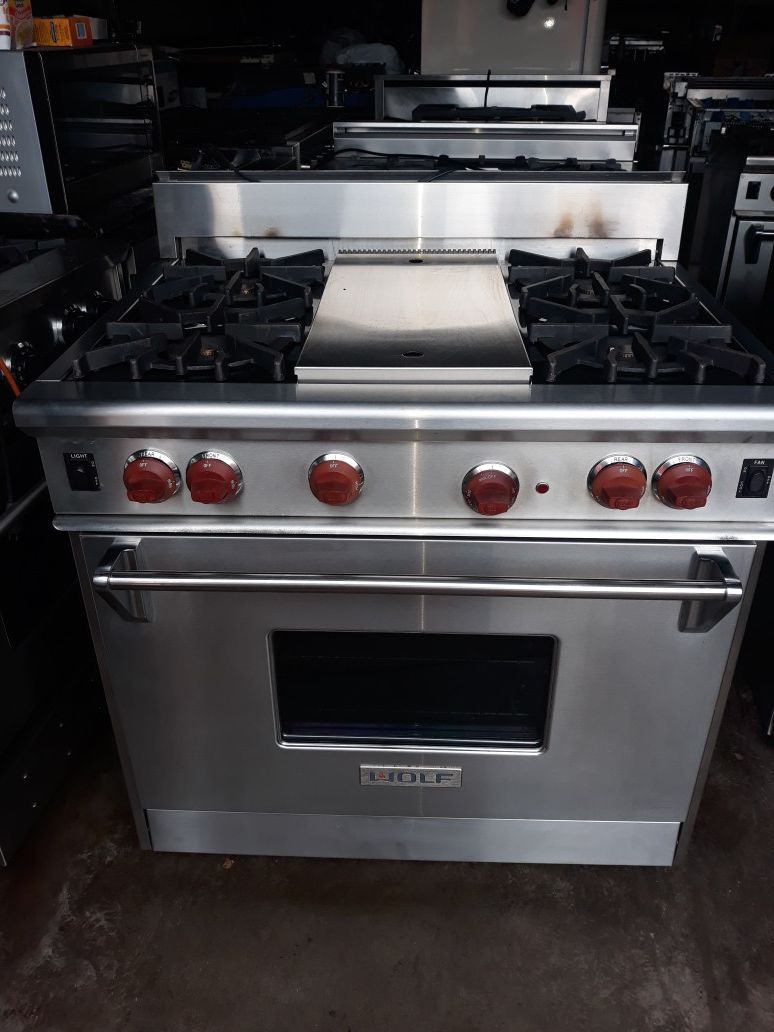 WOLF PROFESSIONAL STOVE 36" NATURAL GAS 4 BURNERS AND GRILL