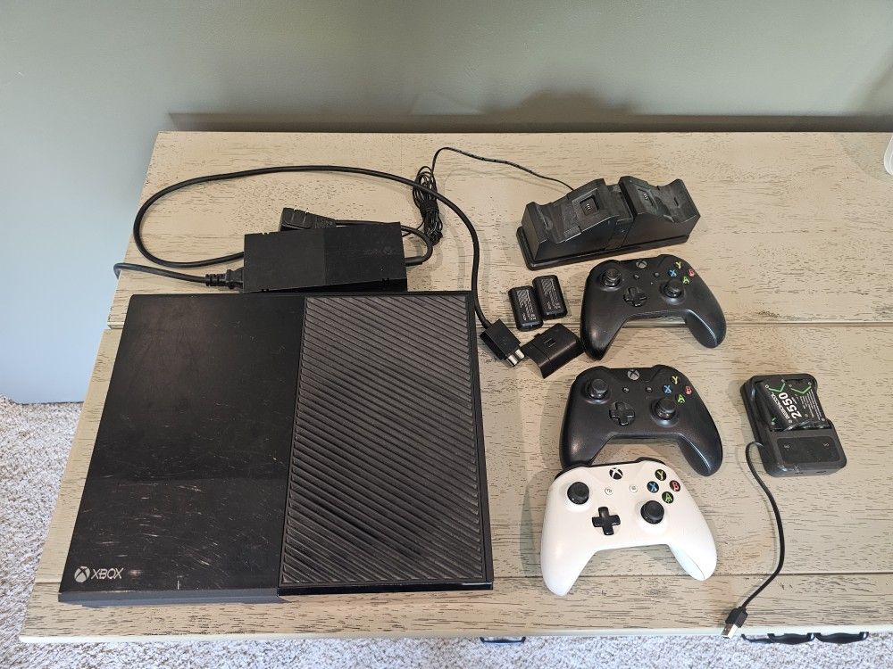 Xbox One Console And Accessories