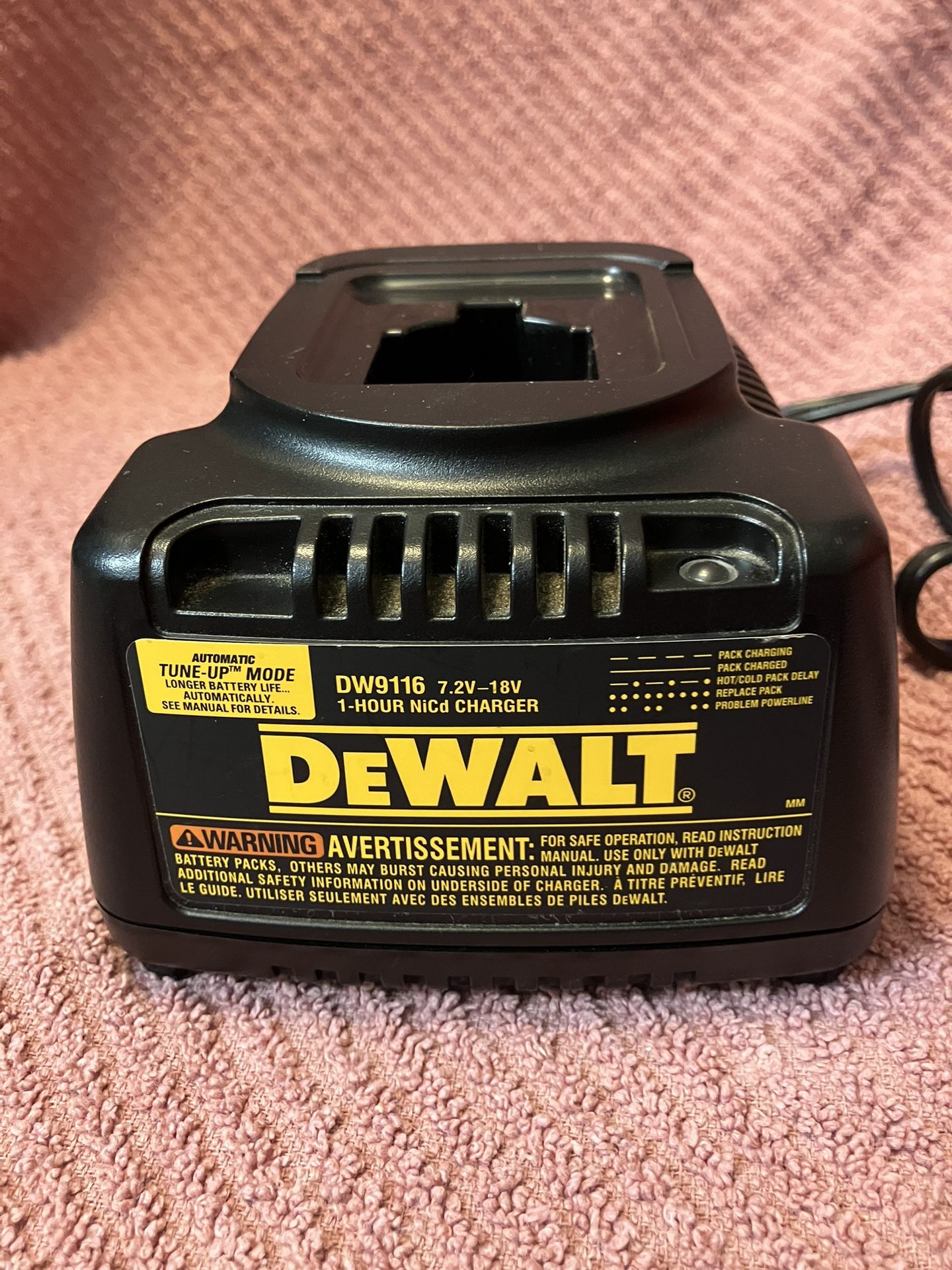 DeWalt DW9116 1-Hour Nice Charger