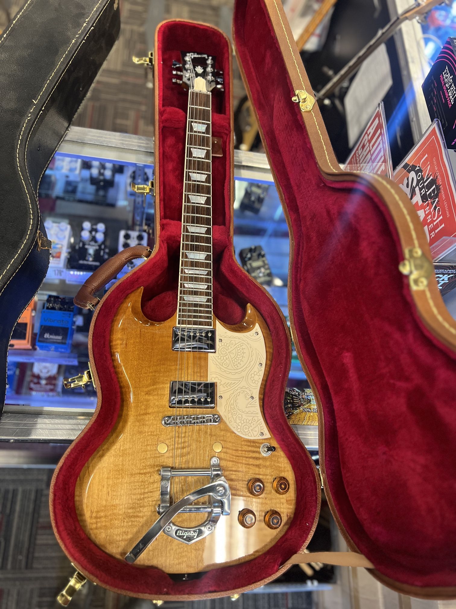 MINT ‘18 Gibson SG w/ Bigsby, Hipshot Tuners, custom pick guard, Plays Amazing