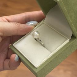 9mm Freshwater pearl ring with green overtones