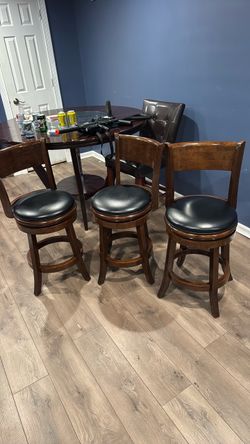 Used short bar stools 3
