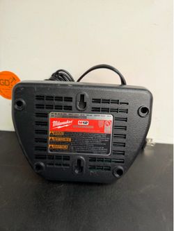 M12 charger Milwaukee