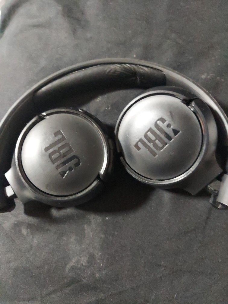 JBL Wireless Headphones 