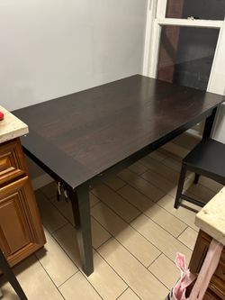 Crate & Barrel extendable dining table